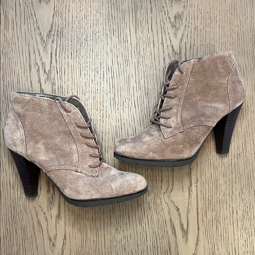 White Mountain Women's Tan Ankle Boots